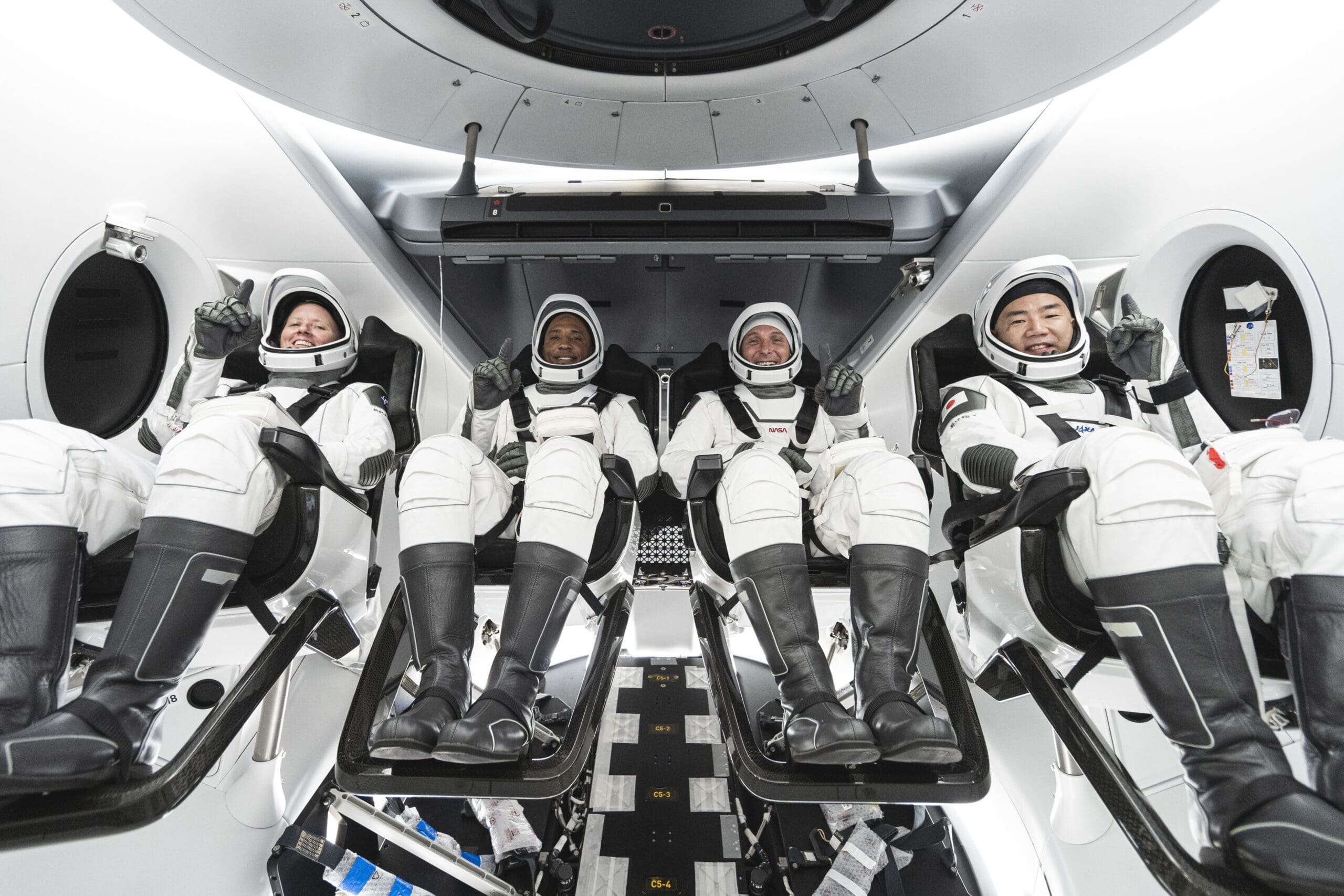 NASA, İnsanları Ay'a İndirmek İçin Yeni Bir Araç Seçti: SpaceX'e Alternatif Geliyor