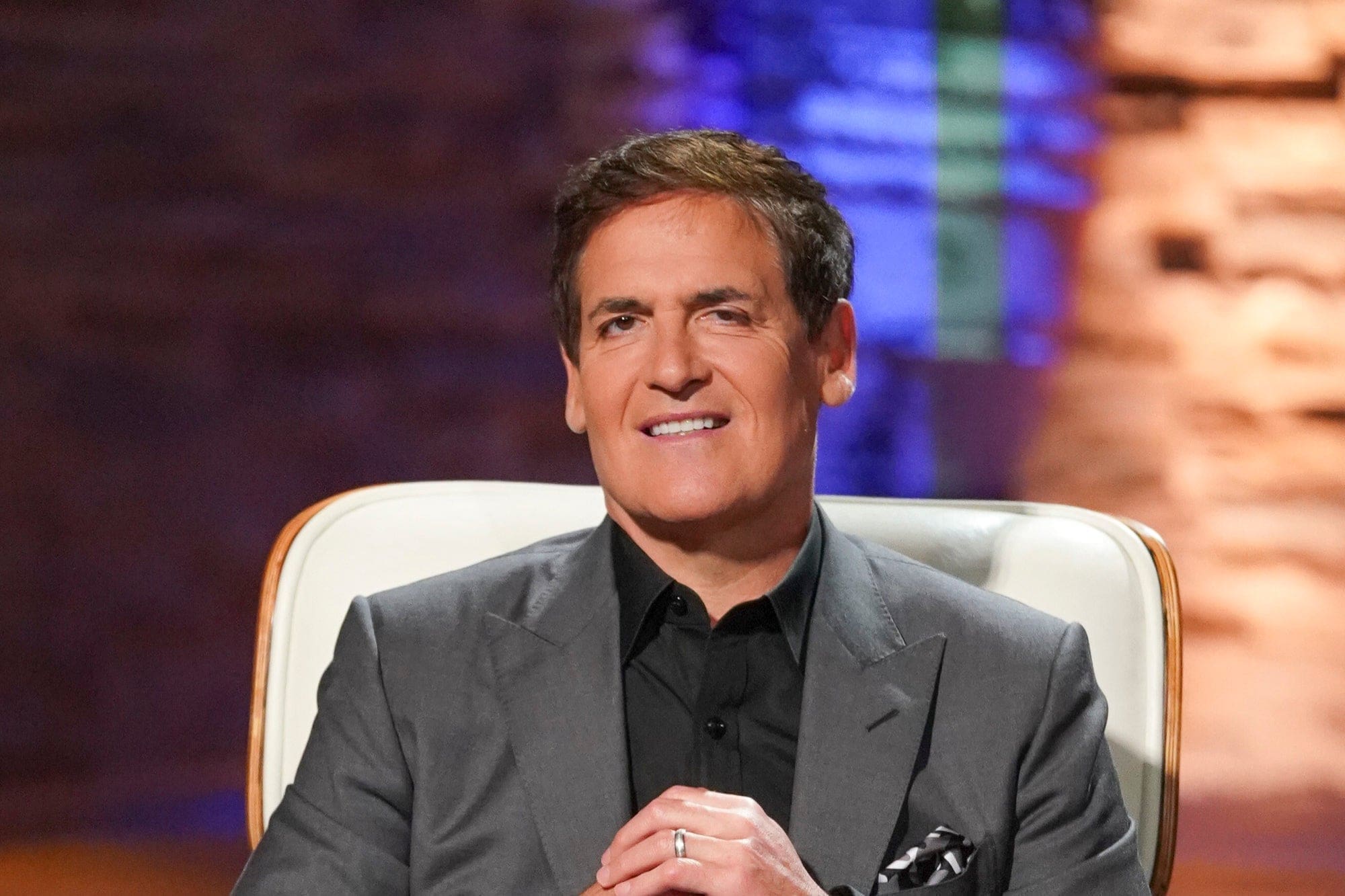 Yatırımcı Mark Cuban Opensea'nın yaratıcı ücretlerini isteğe bağlı hale getirme kararını eleştirdi.