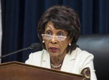 Kongre Üyesi Maxine Waters’dan Çarpıcı Açıklamalar: “PayPal’ın Yeni Stablecoini İçin Endişe Duyuyorum”