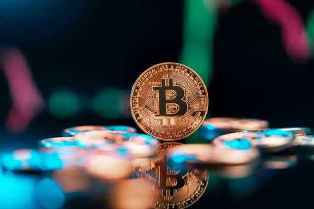 Bitcoin ETF’leri Kısa Süreli Sarsılmanın Ardından Net Girişlere Geri Döndü