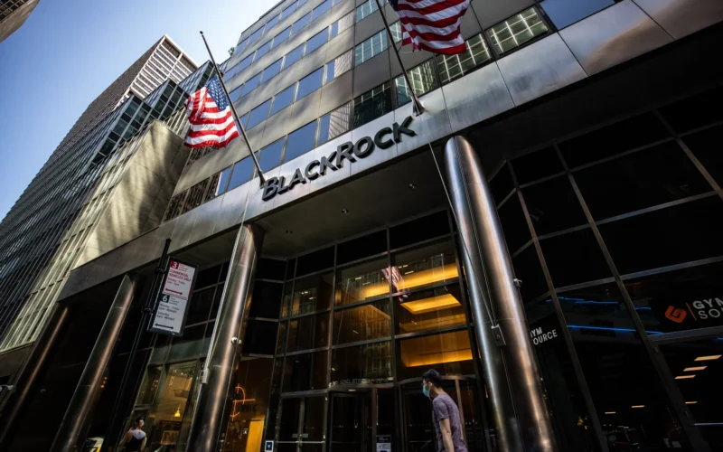 BlackRock, Bitcoin ETF’lerinde Zirvede: 60 Milyar Dolarlık Biriktirdi