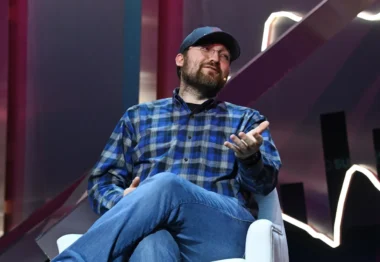 Cardano Kurucusu, Gümrük Vergilerini Eleştirerek Bitcoin için Tahminde Bulundu