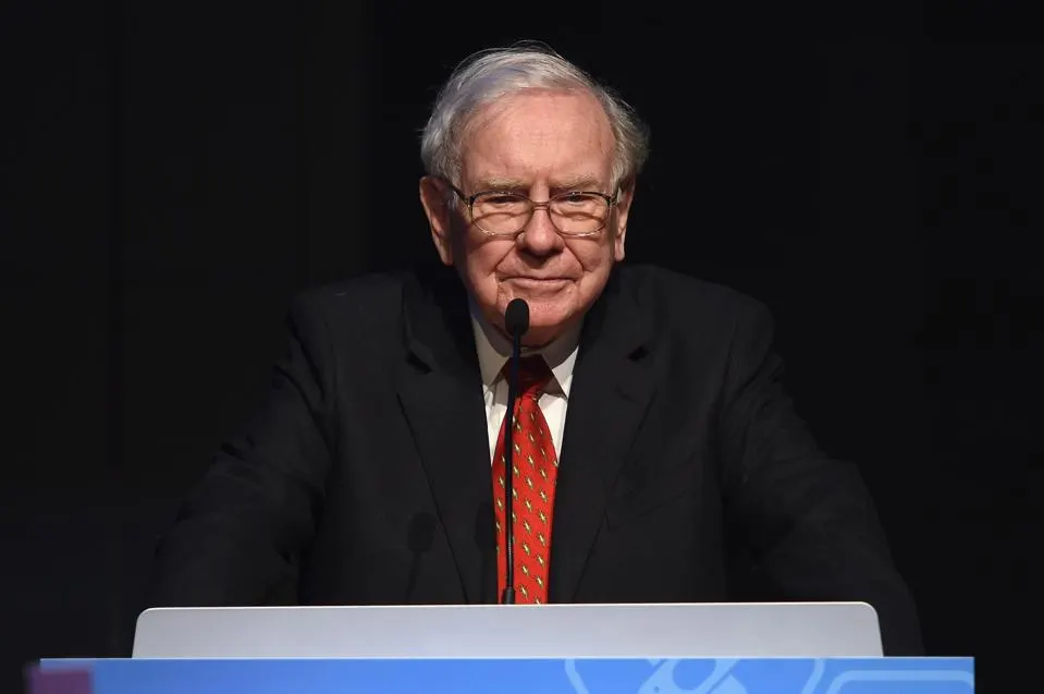 Bir Devrin Sonu: Warren Buffett Berkshire CEO’luğunu Bırakıyor, Trump’ın Tarifeleri Konusunda ise Uyarıda Bulundu