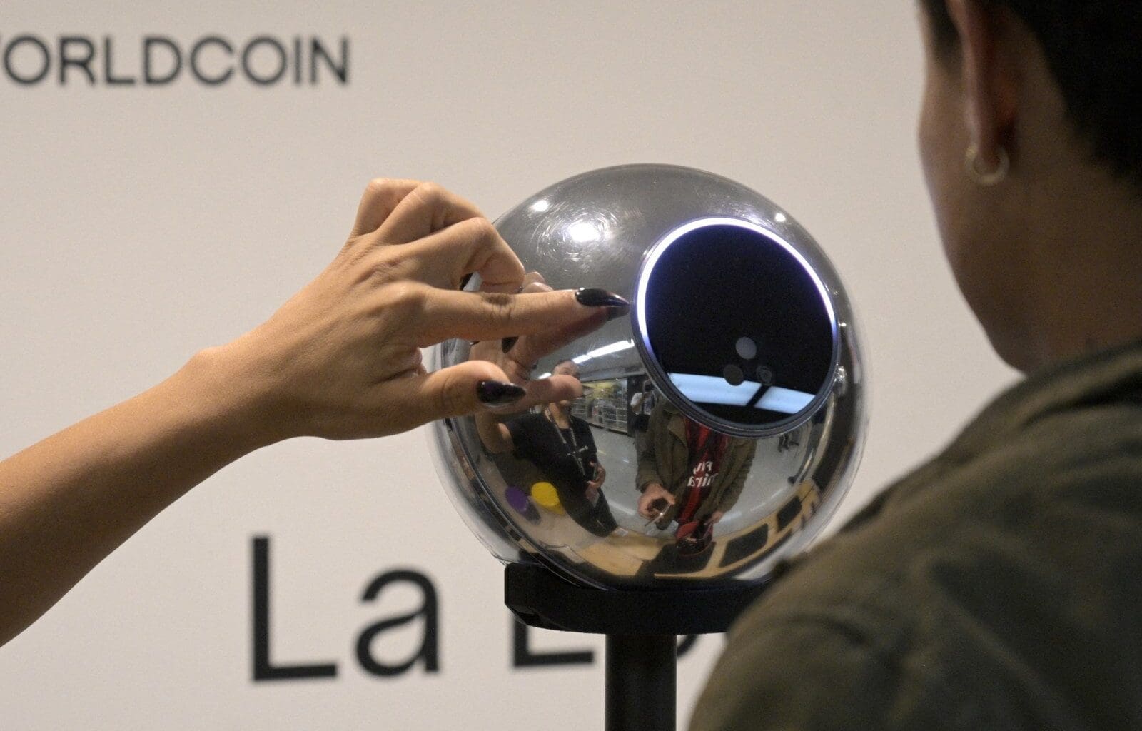 Ethe­reum Devinden de Destek Geldi: Kurumsal Gelişmelerin Ardından Worldcoin’de Tarihi Yükseliş
