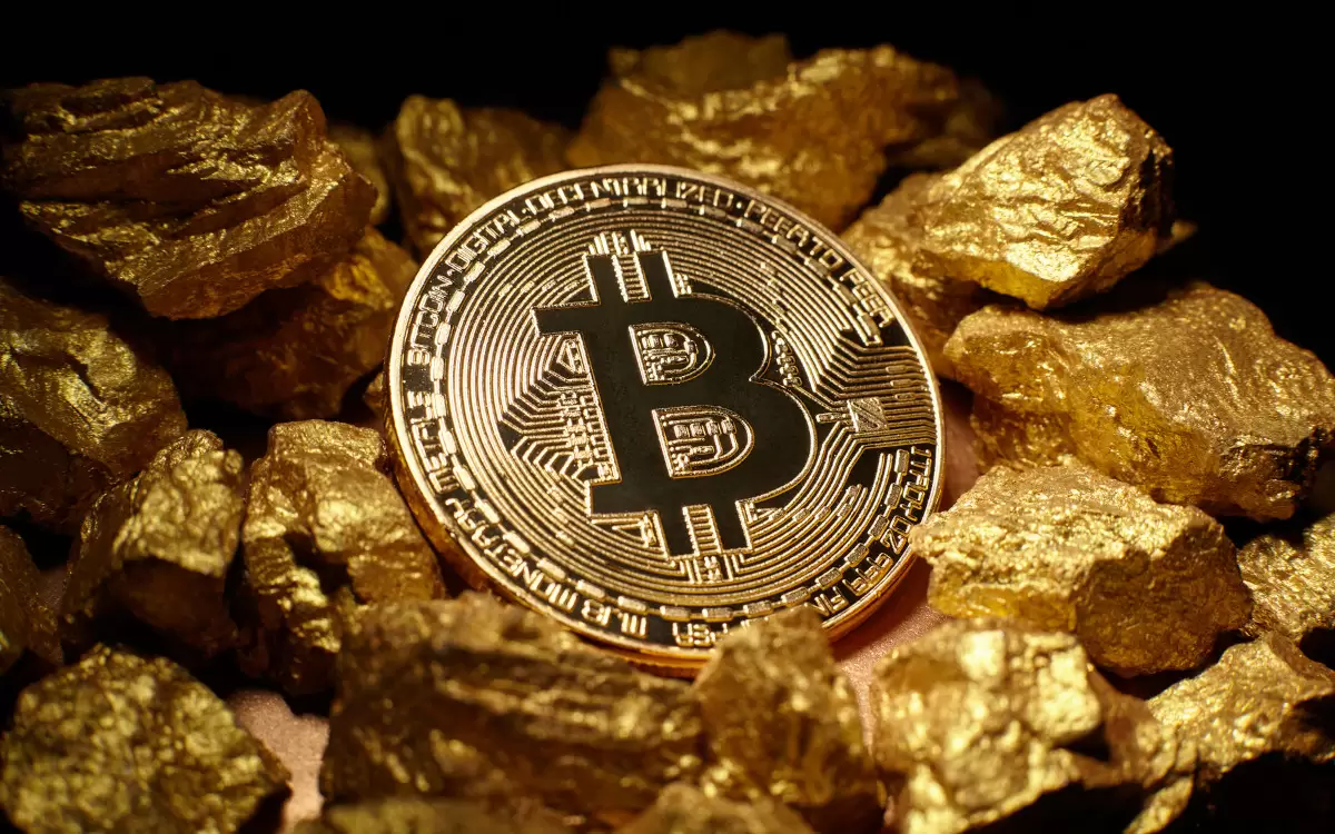 Altın Beş Yılın En Sert Düşüşünü Yaşarken, Analistler Bitcoin için Yeni Zirve Tahmini Yaptı