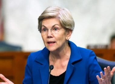 Senatör Warren, Hazine’yi Trump Bağlantıları Konusunda Uyardı