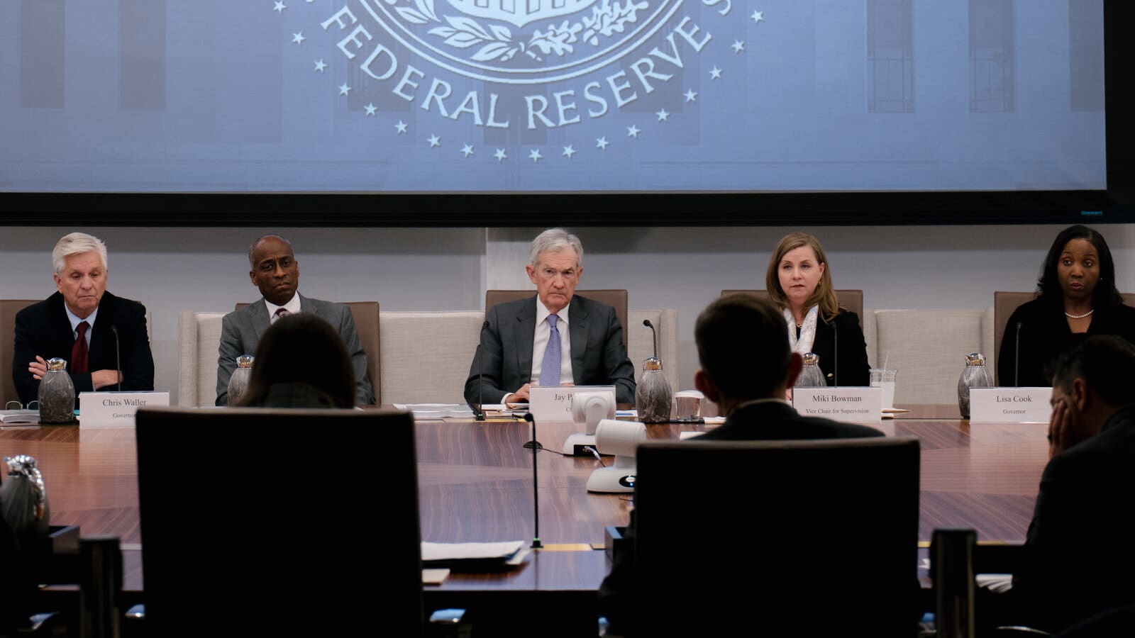 Fed’de Aralık İndirimi için Görüş Ayrılıkları Derinleşti: WSJ Analisti Kulisleri Paylaştı