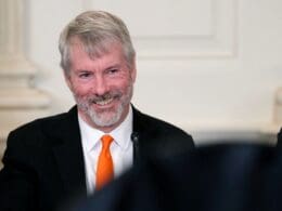 Strategy, Nasdaq 100’deki İlk Büyük Sınavını Atlatsa da MSCI Riski Sürüyor