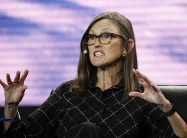 ARK Invest Düşüşü Fırsata Çevirdi: 3 Kripto Hissesinde Alım Yaptı