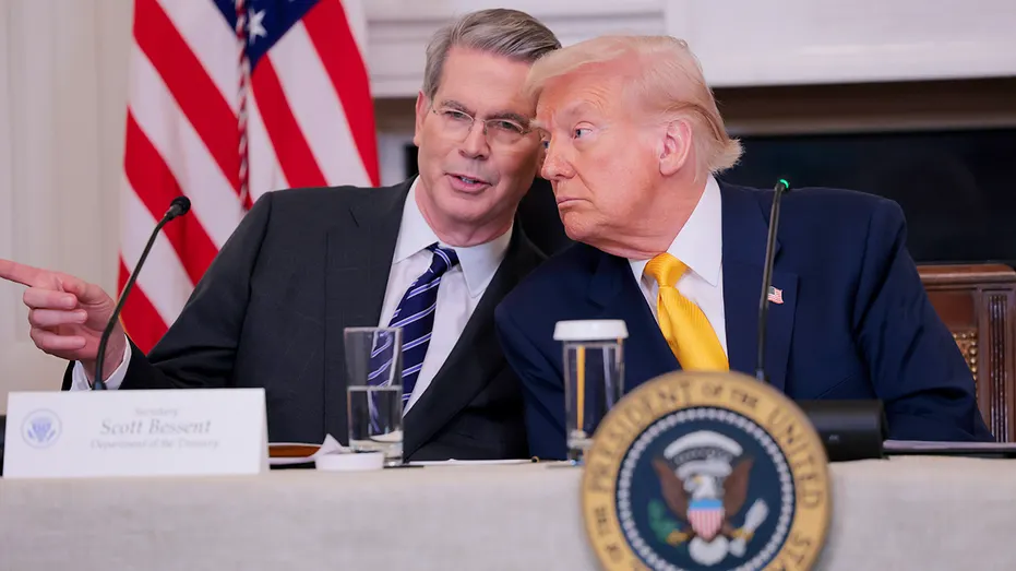 Bessent Petrolde Tansiyonu Düşürmeye Çalışırken, Trump’ın Fiyatlara Müdahale Söylemi Tepki Topladı