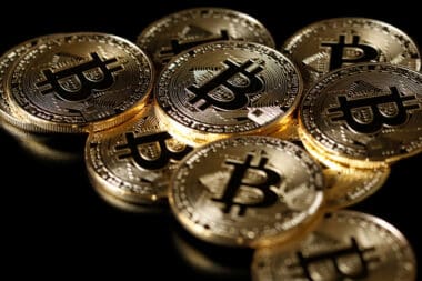 Bitcoin Madencilerinden Peş Peşe Satış: Riot Platforms da Eklendi