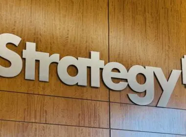 Strategy Şirketi İlk Çeyrekte 12,5 Milyar Dolarlık Zarar Açıkladı, Hisse Senedi ise Yükselişte