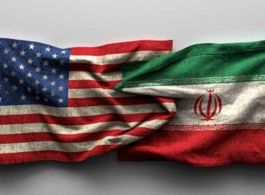 Trump Tehdit Etti, İran Masadan Kalktı: Petrol Piyasası Kritik Açılışa Hazırlanıyor