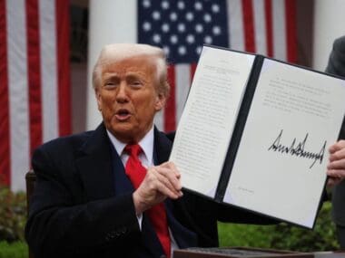 Trump’tan 60 Ülkeye Yeni Gümrük  Hamlesi: ABD Bu Hafta Tarifeleri Açıklayabilir!