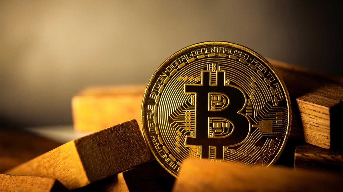 Bitcoin Madencilik Devleri Zorlanıyor: Gelirler Düştü, Zararlar Büyüdü