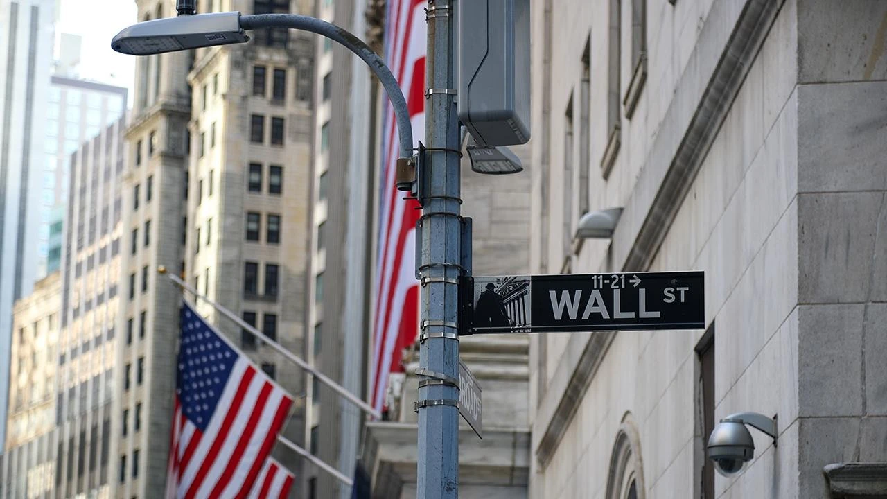 Wall Street’te Siber Alarm: Dev Hedge Fonları Yapay Zeka Destekli  Saldırılarının Hedefi Oldu!